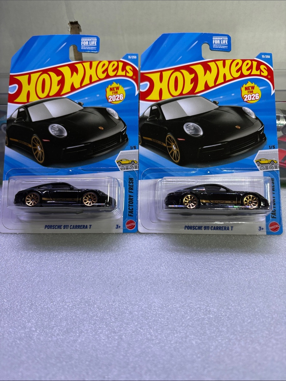 Hot Wheels Porsche 911 Carrera T - Black with Gold Wheels